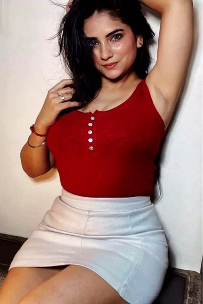 Roshni - 26-year-old escort in Dubai
